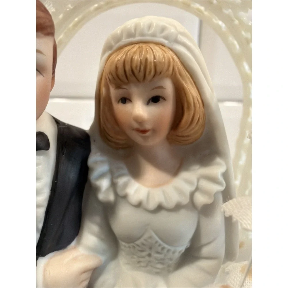 Vintage 1990's Wilton Designer Series Wedding Cake Topper Bride and Groom GW995